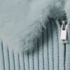 Schmal geschnittene Strickjacke mit Kunstfellbesatz und Reißverschluss – Hellstaubblau Schmal geschnittene Strickjacke mit Kunstfellbesatz und Reißverschluss – Hellstaubblau