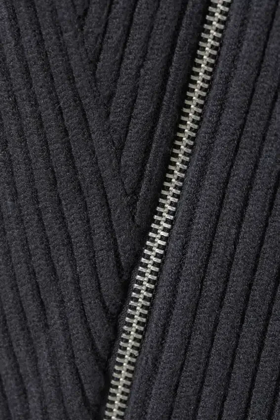 Schmal geschnittene Strickjacke mit Reißverschluss – Dunkelgrau Schmal geschnittene Strickjacke mit Reißverschluss – Dunkelgrau