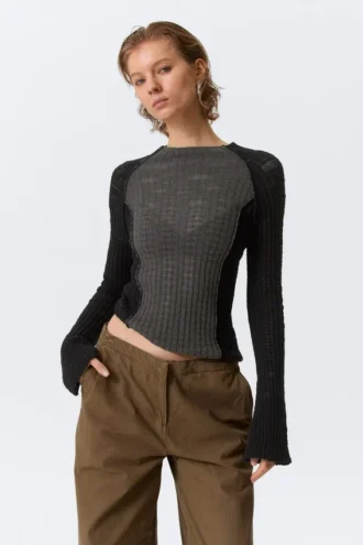Schmal geschnittener Strickpullover mit Raglanärmeln – Schwarz & Grau