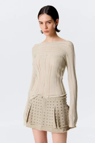 Schmal geschnittener Strickpullover mit U-Boot-Ausschnitt – Beige