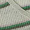 Schmal geschnittener Strickpullover mit V-Ausschnitt – gestreift, hellgrau Schmal geschnittener Strickpullover mit V-Ausschnitt – gestreift, hellgrau