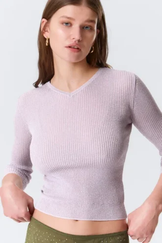 Schmal geschnittener Strickpullover mit V-Ausschnitt – Hellrosa