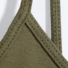 Schmal geschnittenes Baumwoll-Unterhemd mit V-Ausschnitt – Staubiges Khaki-Grün