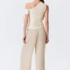 Schmal geschnittenes, gerafftes Off-Shoulder-Oberteil – Off-White