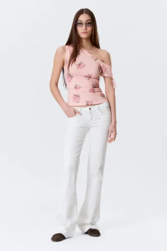 Schmal geschnittenes, gerafftes Off-Shoulder-Oberteil – Rosa – Blumenmuster
