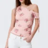 Schmal geschnittenes, gerafftes Off-Shoulder-Oberteil – Rosa – Blumenmuster Schmal geschnittenes, gerafftes Off-Shoulder-Oberteil – Rosa – Blumenmuster