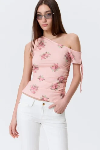 Schmal geschnittenes, gerafftes Off-Shoulder-Oberteil – Rosa – Blumenmuster