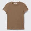 Schmal geschnittenes, kurzärmeliges Baumwoll-T-Shirt – gewaschenes Dunkelbeige Schmal geschnittenes, kurzärmeliges Baumwoll-T-Shirt – gewaschenes Dunkelbeige
