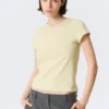 Schmal geschnittenes, kurzärmeliges V-Ausschnitt-T-Shirt – Hellbeige Schmal geschnittenes, kurzärmeliges V-Ausschnitt-T-Shirt – Hellbeige