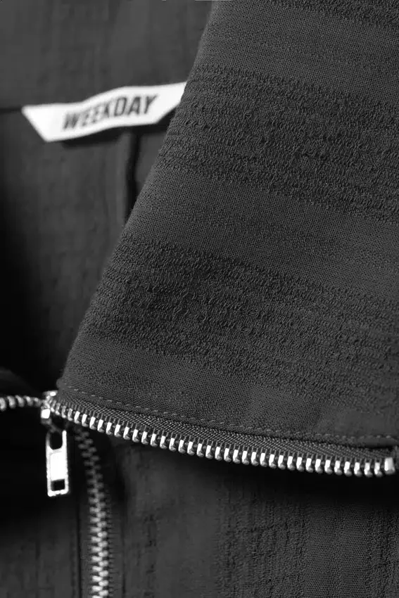 Schmal geschnittenes Langarm-Hemd mit Reißverschluss – Dunkelgrau Schmal geschnittenes Langarm-Hemd mit Reißverschluss – Dunkelgrau