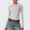 Schmal geschnittenes Langarm-Henley-Top – Grau meliert Schmal geschnittenes Langarm-Henley-Top – Grau meliert