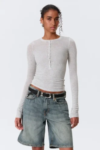 Schmal geschnittenes Langarm-Henley-Top – Grau meliert