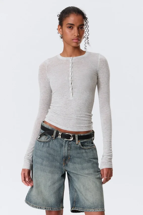 Schmal geschnittenes Langarm-Henley-Top – Grau meliert Schmal geschnittenes Langarm-Henley-Top – Grau meliert
