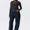Schmal geschnittenes Langarm-Henley-Top – schwarz-grau gestreift Schmal geschnittenes Langarm-Henley-Top – schwarz-grau gestreift