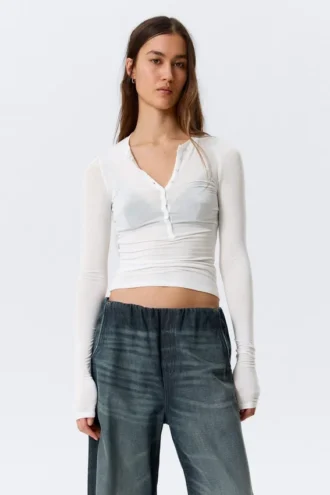 Schmal geschnittenes Langarm-Henley-Top – Weiß