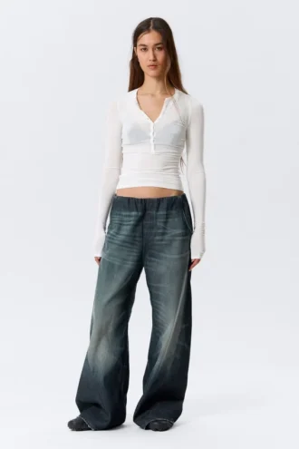 Schmal geschnittenes Langarm-Henley-Top – Weiß