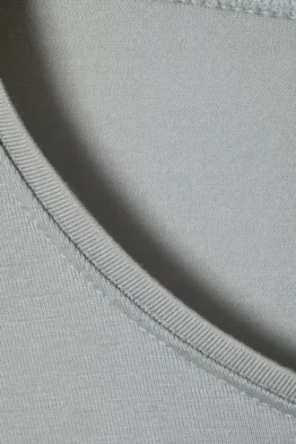 Schmal geschnittenes Langarmshirt aus Lyocell – Hellblau-Grau