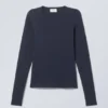 Schmal geschnittenes Langarmshirt – Dunkelblau Schmal geschnittenes Langarmshirt – Dunkelblau