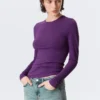 Schmal geschnittenes Langarmshirt – Dunkelviolett Schmal geschnittenes Langarmshirt – Dunkelviolett