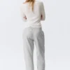 Schmal geschnittenes Langarmshirt mit V-Ausschnitt – Off-White Schmal geschnittenes Langarmshirt mit V-Ausschnitt – Off-White