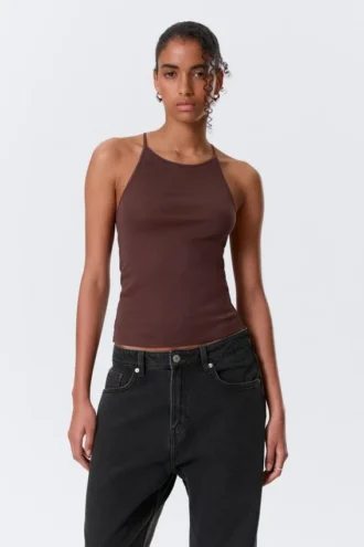 Schmal geschnittenes Racerback-Tanktop – Burgunderrot