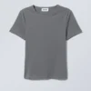 Schmal geschnittenes T-Shirt – Dunkelgrau Schmal geschnittenes T-Shirt – Dunkelgrau
