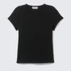 Schmal geschnittenes T-Shirt mit kurzen Ärmeln und V-Ausschnitt – Schwarz Schmal geschnittenes T-Shirt mit kurzen Ärmeln und V-Ausschnitt – Schwarz