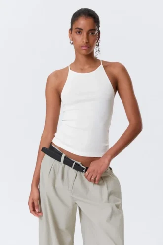 Schmal geschnittenes Tanktop mit Racerback – Off-White