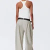 Schmal geschnittenes Tanktop mit Racerback – Off-White Schmal geschnittenes Tanktop mit Racerback – Off-White