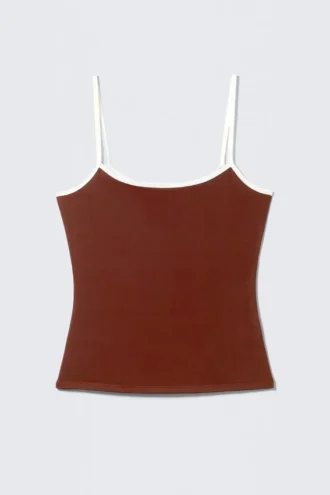 Schmal geschnittenes Tanktop mit Trägern – Burgunderrot & Weiß