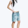 Schräg geschnittene Denim-Shorts mit niedriger Leibhöhe – Coastal Blue – Hellblau Schräg geschnittene Denim-Shorts mit niedriger Leibhöhe – Coastal Blue – Hellblau