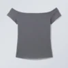 Schulterfreies T-Shirt – Dunkelgrau