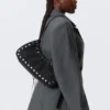 Schultertasche mit Nieten – Schwarz Schultertasche mit Nieten – Schwarz