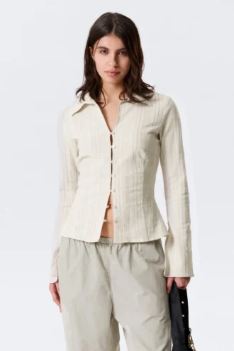 Slim-Fit-Bluse mit Struktur – Hellbeige Slim-Fit-Bluse mit Struktur – Hellbeige