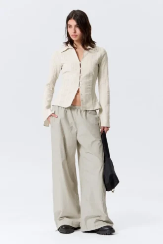 Slim-Fit-Bluse mit Struktur – Hellbeige Slim-Fit-Bluse mit Struktur – Hellbeige
