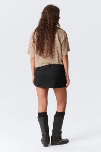 Slim-Fit-Mini-Röckchen mit niedriger Leibhöhe – Schwarz