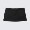 Slim-Fit-Mini-Röckchen mit niedriger Leibhöhe – Schwarz Slim-Fit-Mini-Röckchen mit niedriger Leibhöhe – Schwarz