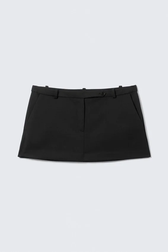 Slim-Fit-Mini-Röckchen mit niedriger Leibhöhe – Schwarz Slim-Fit-Mini-Röckchen mit niedriger Leibhöhe – Schwarz