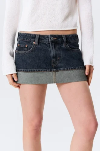 Slim-Fit-Mini-Rock aus Denim mit niedriger Leibhöhe – Blue Anthem – Mittelblau
