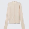 Slim-Fit-Oberteil mit langen Ärmeln und Stehkragen – Beige Slim-Fit-Oberteil mit langen Ärmeln und Stehkragen – Beige