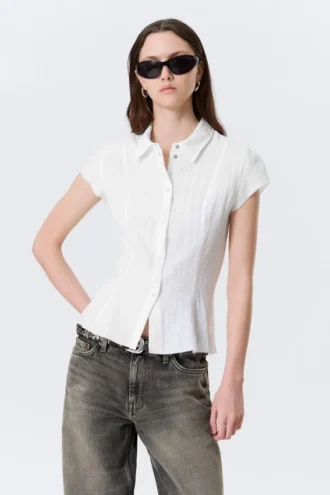 Slim-Fit-Shorts mit kurzen Ärmeln aus Krepp – Weiß Slim-Fit-Shorts mit kurzen Ärmeln aus Krepp – Weiß