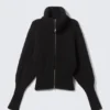 Slim-Fit-Strickjacke mit Reißverschluss und Rippmuster – Schwarz Slim-Fit-Strickjacke mit Reißverschluss und Rippmuster – Schwarz