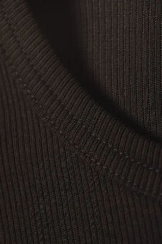 Slim-Fit-T-Shirt aus gerippter Baumwolle – Dunkelbraun