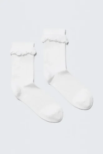 Socken mit Rüschenbesatz – Weiß