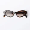 Sonnenbrille im Cat-Eye-Stil mit Flügeln – Schildpatt – Rot getönte Gläser