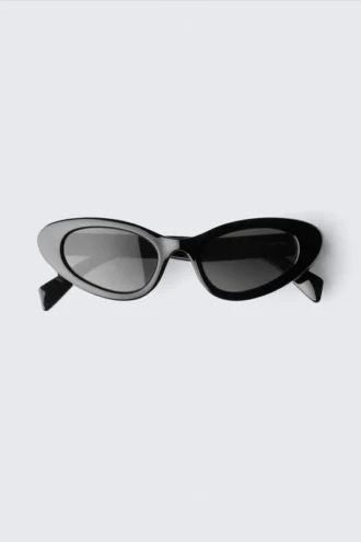 Sonnenbrille im Cat-Eye-Stil mit Flügeln – Schwarz – Schwarze Gläser