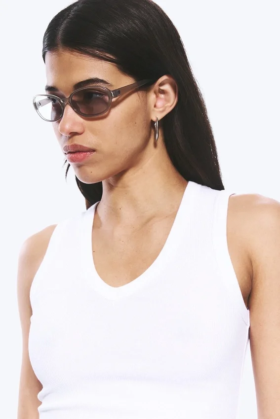 Sonnenbrille mit dünnem ovalem Rahmen – Greige – graue Gläser Sonnenbrille mit dünnem ovalem Rahmen – Greige – graue Gläser