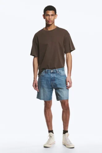Space Relaxed Denim-Shorts in mittlerer Länge – Radio Blue – Mittelblau