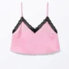 Spitzen-Satin-Träger-Top – Rosa – Schwarze Spitze
