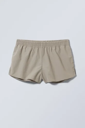 Sportliche Nylon-Shorts – Beige Sportliche Nylon-Shorts – Beige